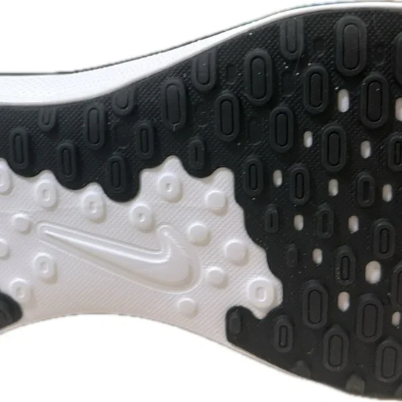Nike Revolution 7 - Picture 4 of 6